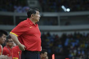 开云娱乐-宫鲁鸣：女篮本期集训每名队员都要完成1万次投篮 每天投中400次