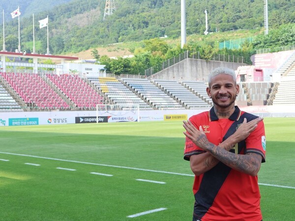 官方：庆南FC正式签下前安养FC外援中锋丹雷