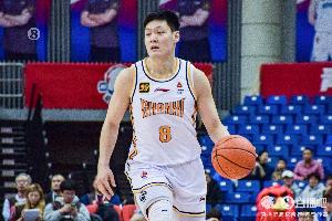 外线不准！张宁半场18分钟7中3拿到7分3板2助 三分5中1